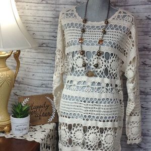 Hand crocheted Top. 100% silk. Size L (14/16)